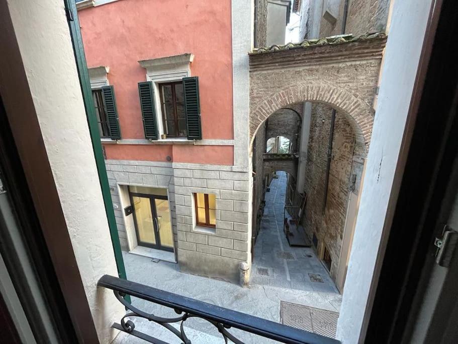 A Due Passi Da Piazza Grande Apartment มอนติปุลเชียโน ภายนอก รูปภาพ